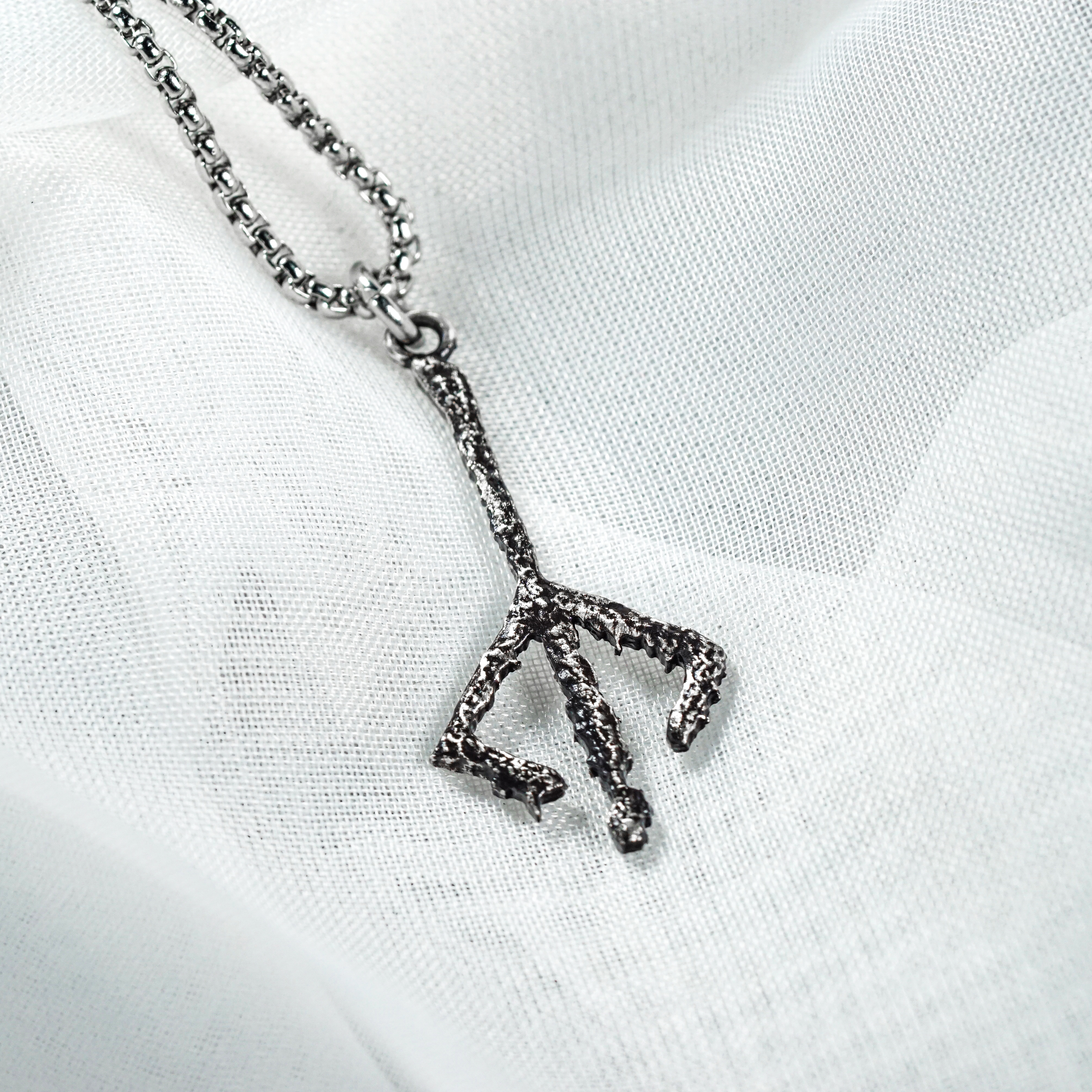 Bloodborne Hunter’s Logo Pendant Necklace, 950 Sterling Silver Yharnam Hunter’s Amulet & Cosplay Accessory, Gift for Him 3 - EternaSilver Bloodborne Hunter’s Logo Pendant Necklace