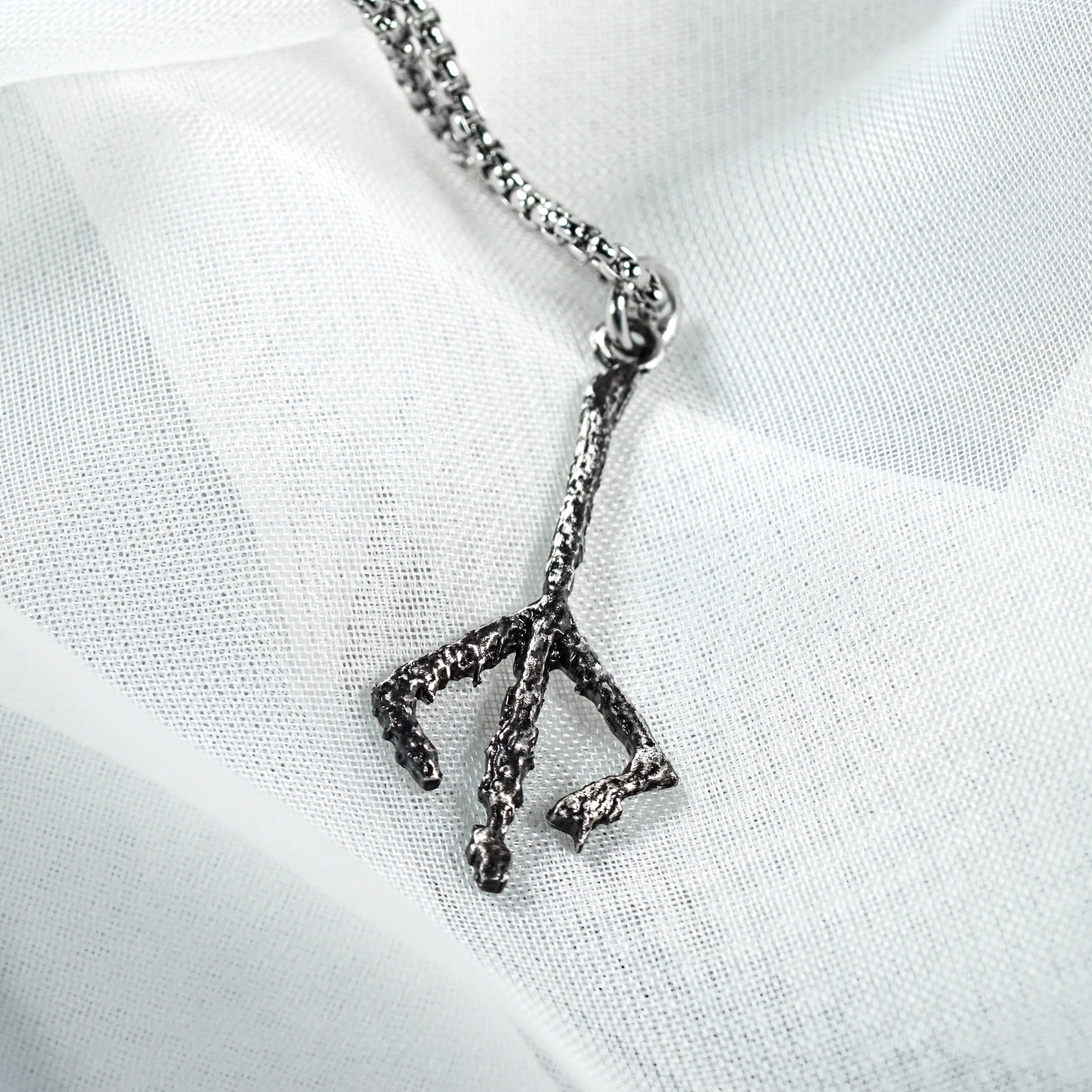 Bloodborne Hunter’s Logo Pendant Necklace, 950 Sterling Silver Yharnam Hunter’s Amulet & Cosplay Accessory, Gift for Him 4 - EternaSilver DSC05774 - EternaSilver