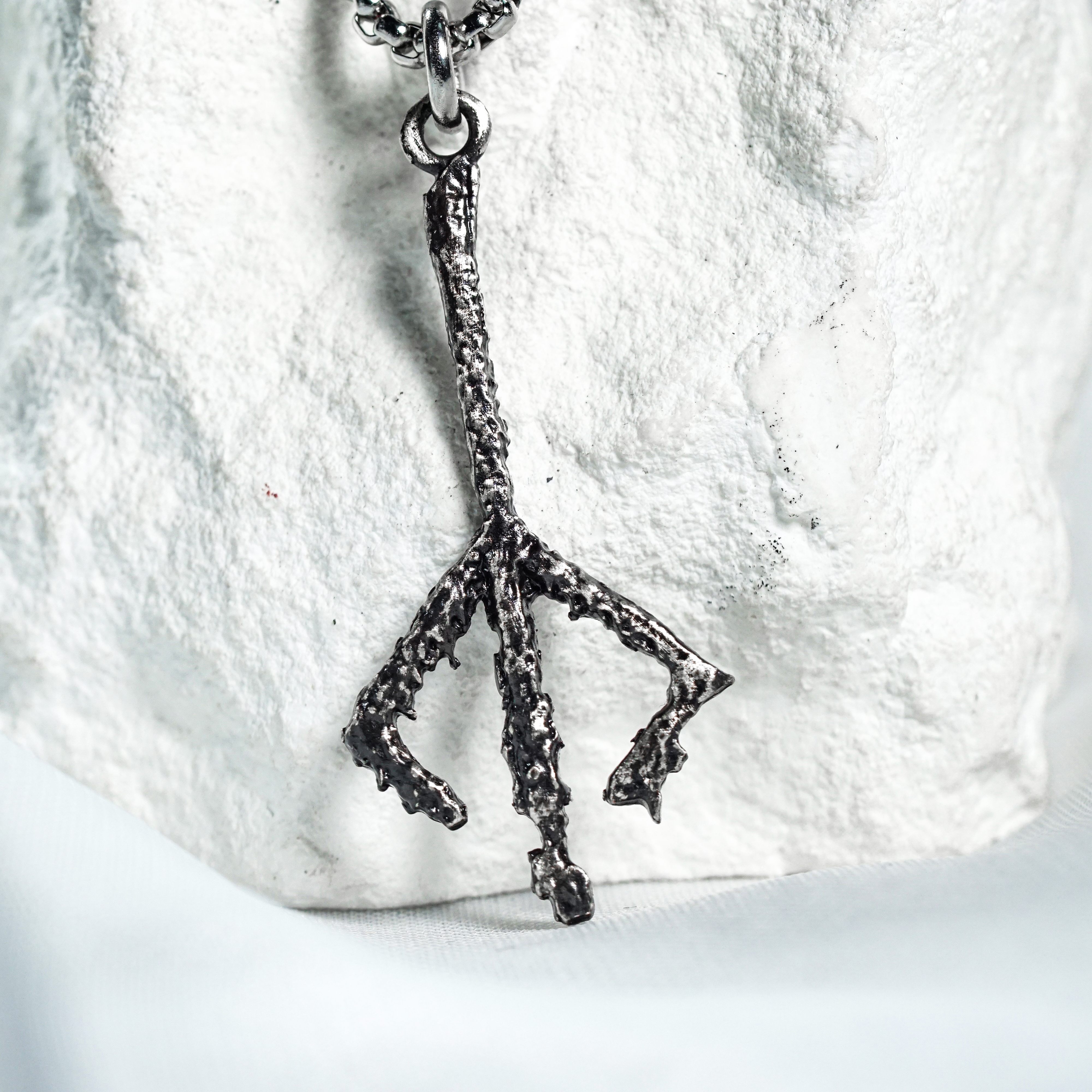 Bloodborne Hunter’s Logo Pendant Necklace, 950 Sterling Silver Yharnam Hunter’s Amulet & Cosplay Accessory, Gift for Him 5 - EternaSilver DSC05819 - EternaSilver