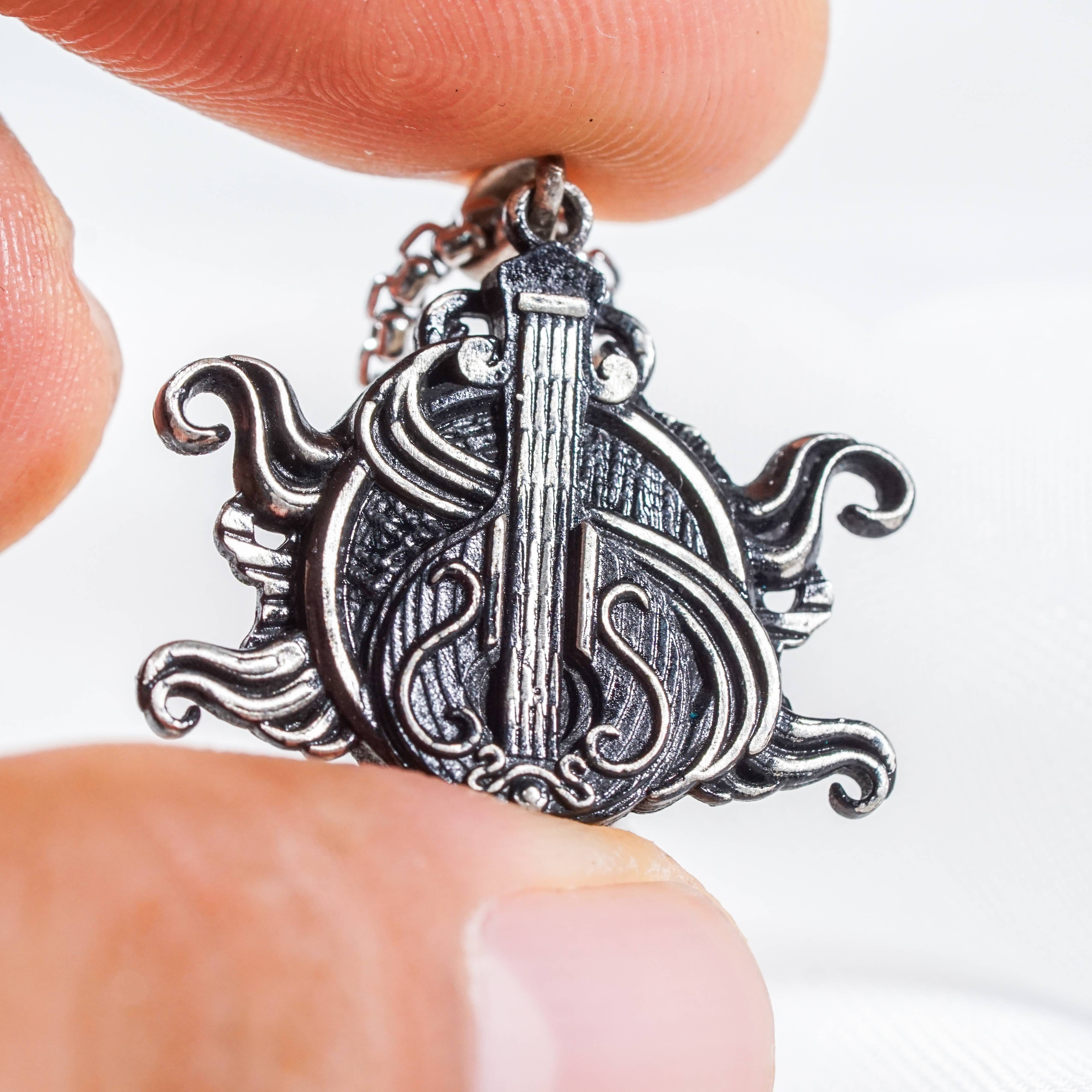 Baldur's Gate 3 Bard Silver 950 Badge Necklace, Unique Silver Pendant Inspired by BG3, Gift for Fans of Baldur's Gate 3 7 - EternaSilver DSC08002 - EternaSilver