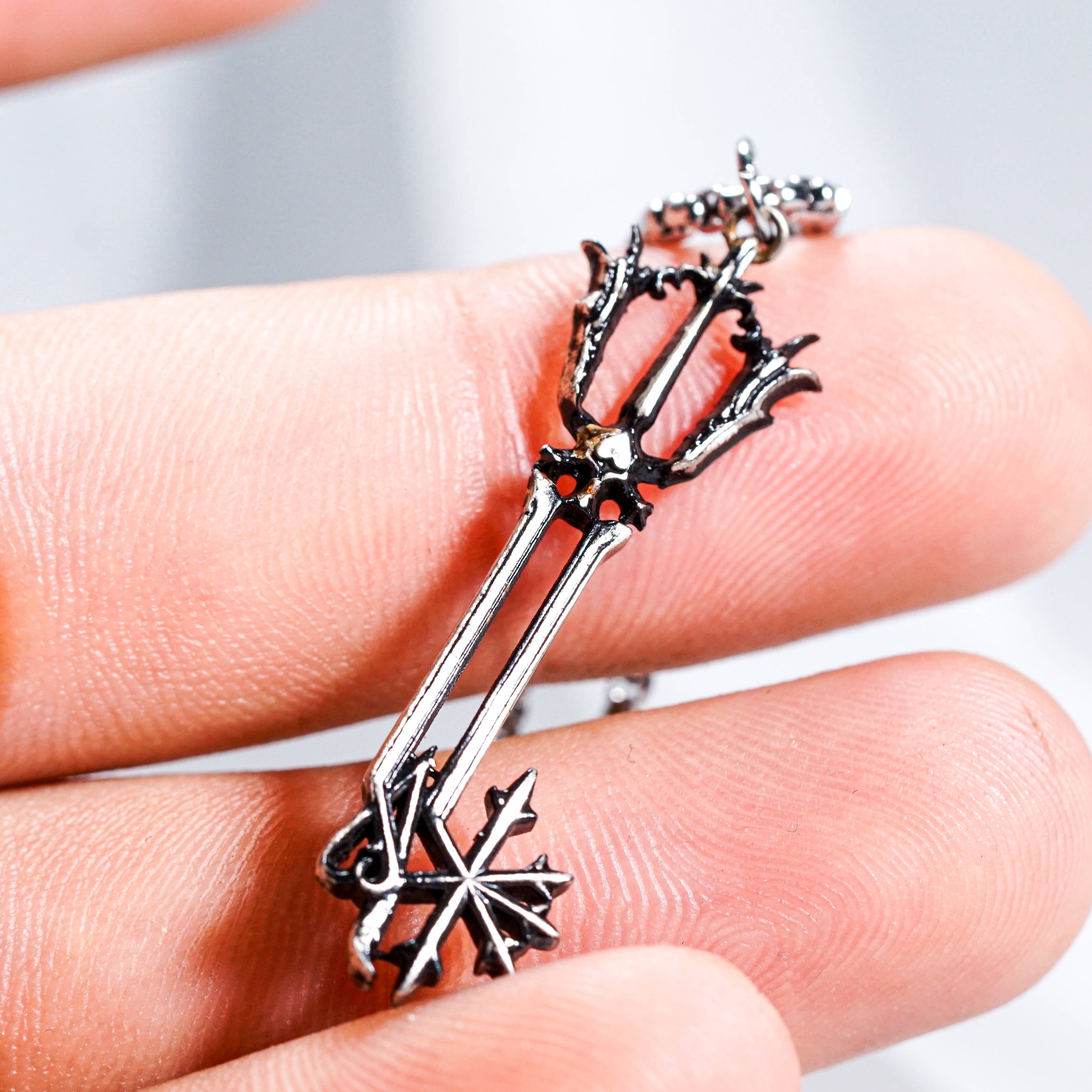 Kingdom Hearts Oathkeeper Keyblade Pendant, Keys 950 Silver Necklace, Limited Edition Silver Jewelry for Kingdom Hearts Fans 5 - EternaSilver DSC08263 - EternaSilver
