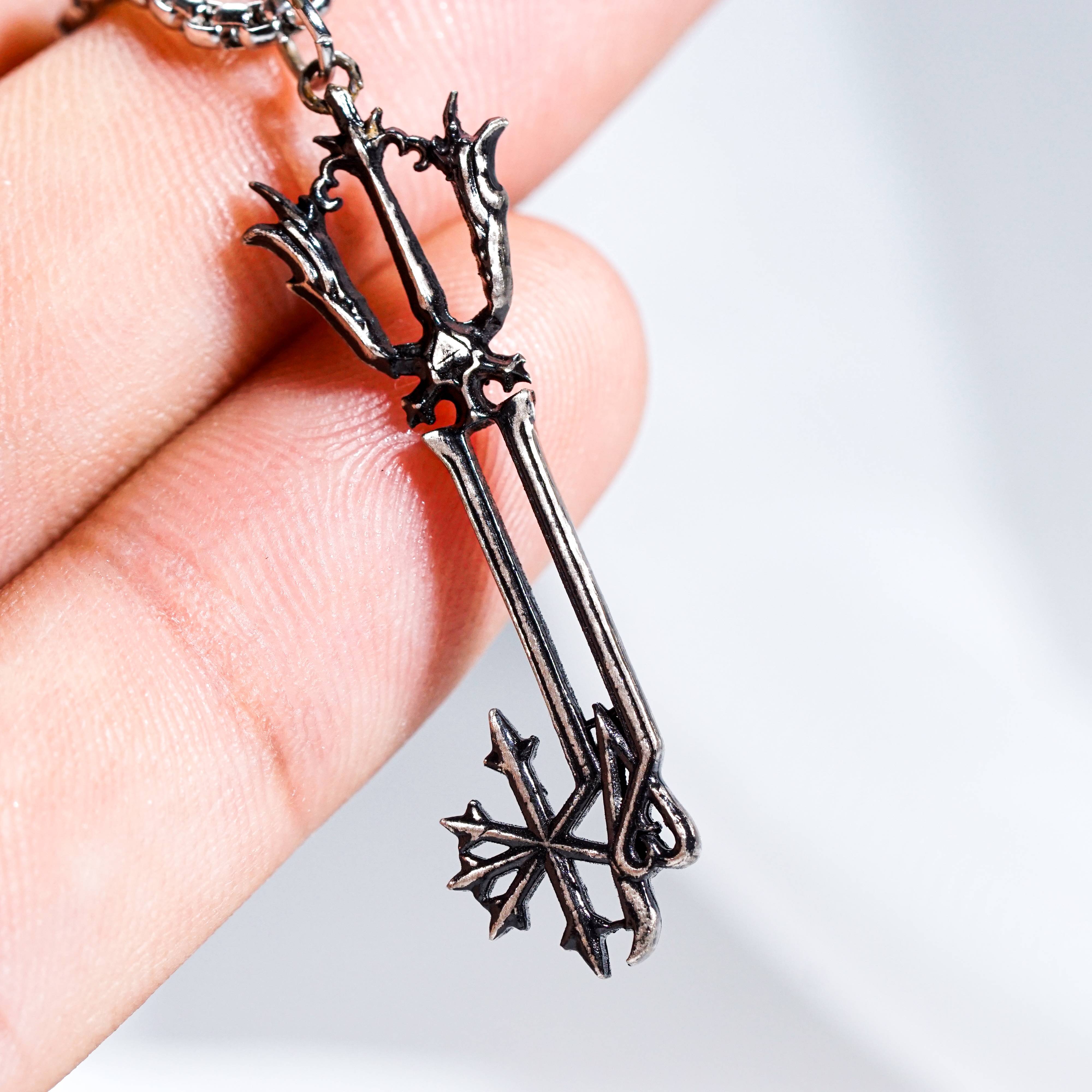 Kingdom Hearts Oathkeeper Keyblade Pendant, Keys 950 Silver Necklace, Limited Edition Silver Jewelry for Kingdom Hearts Fans 4 - EternaSilver DSC08265 - EternaSilver