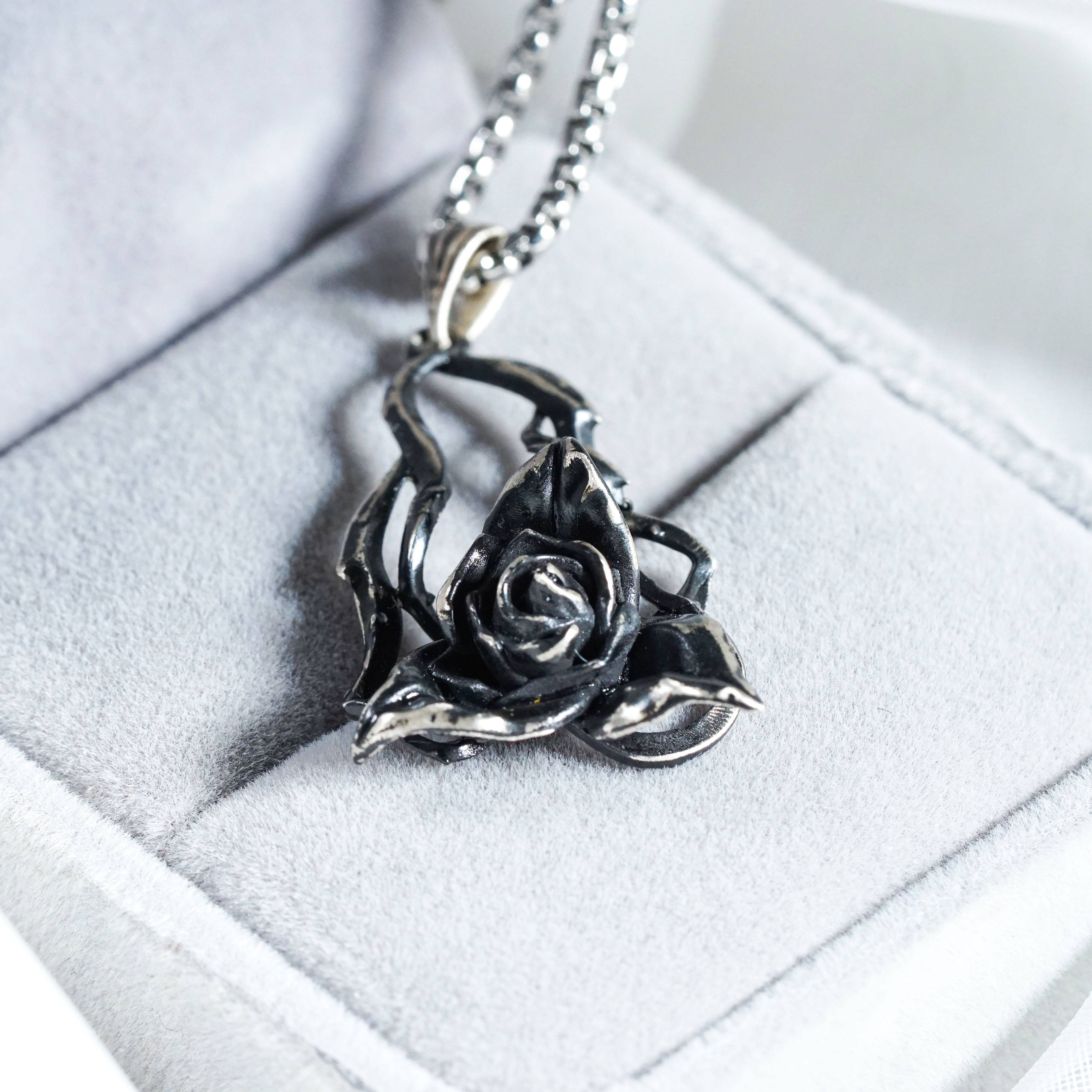Fanmade Valorant Vyse Skill Necklace, Arc Rose Pendant, Silver 950 Handmade Valorant Jewelry, Gaming Necklace for Cosplay 4 - EternaSilver DSC08991 - EternaSilver
