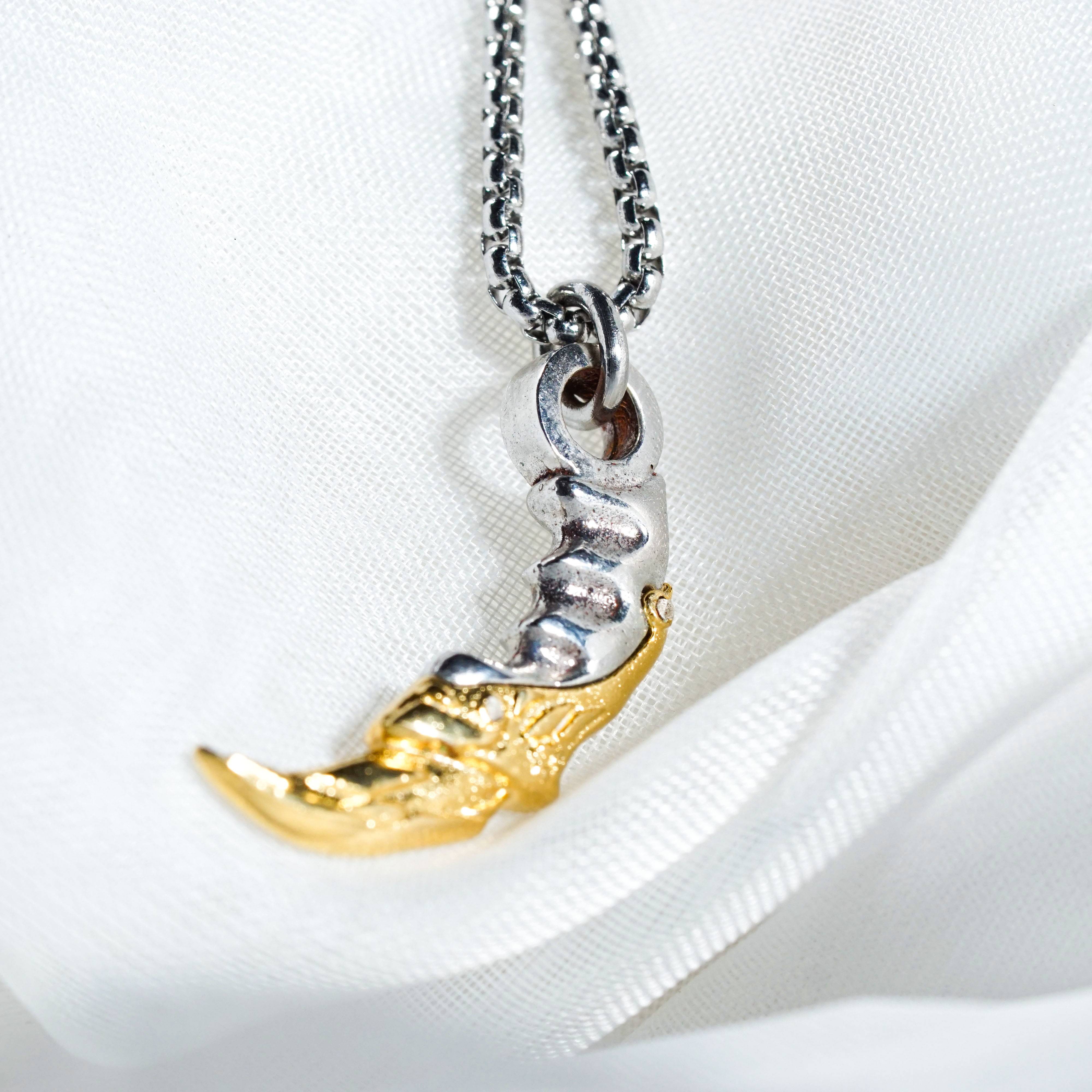 Fanmade Valorant Champion Karambit Necklace, Handmade Valorant Knife Pendant, Gaming Jewelry for Cosplay and Fans