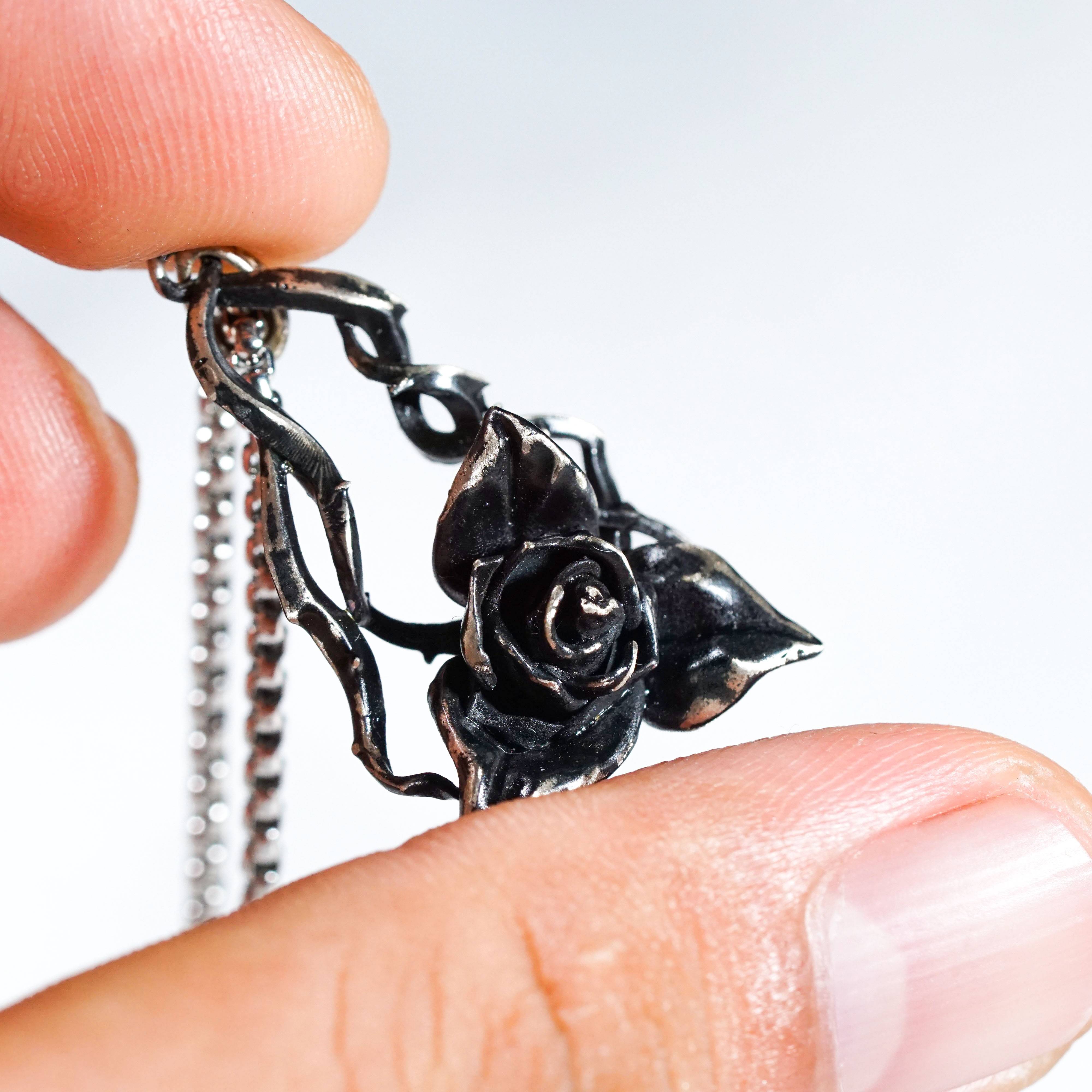 Fanmade Valorant Vyse Skill Necklace, Arc Rose Pendant, Silver 950 Handmade Valorant Jewelry, Gaming Necklace for Cosplay 7 - EternaSilver DSC09162 - EternaSilver